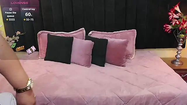 ailyn maury online show from October 24, 1:26 am