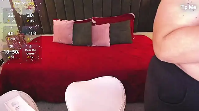 ailyn maury online show from November 24, 2:06 pm