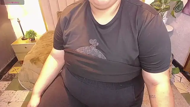 ailyn maury online show from April 11, 1:37 pm