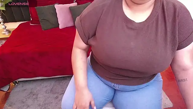 Snapshot of ailyn_maury chatting on July 6, 1:29 pm ailyn maury online show from July 6, 1:29 pm