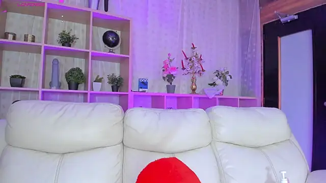 Snapshot of SammyDesire_10 chatting on April 30, 8:57 pm SammyDesire 10 online show from April 30, 8:57 pm