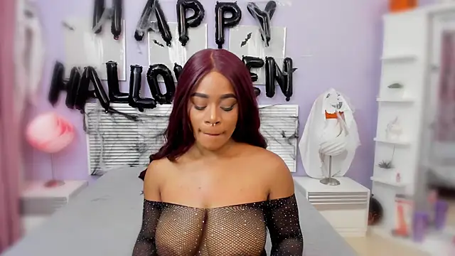 Snapshot of SammyDesire_10 chatting on October 18, 6:32 pm SammyDesire 10 online show from October 18, 6:32 pm