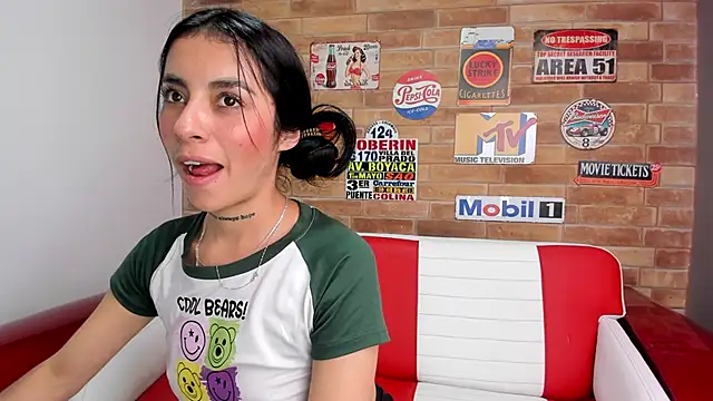 Snapshot of miss_melodi chatting on March 19, 9:16 pm miss melodi online show from March 19, 9:16 pm