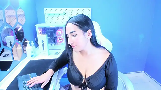 Alice 26  online show from October 24, 9:47 pm