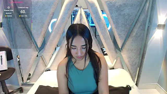 Alice 26  online show from October 29, 8:08 pm