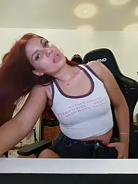 Snapshot of MeCherryy chatting on July 19, 10:06 pm MeCherryy online show from July 19, 10:06 pm