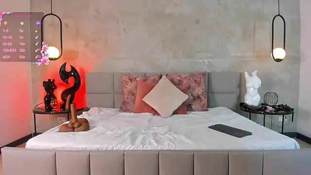 Emmi Roberts online show from January 10, 5:08 pm