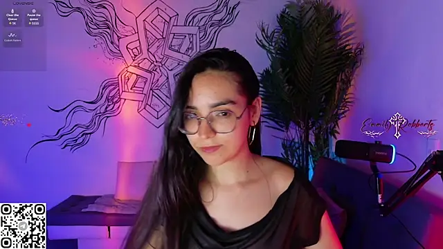 Emmi Roberts online show from April 22, 1:23 am