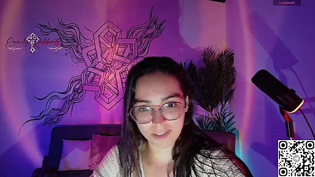 Emmi Roberts online show from June 17, 3:50 am