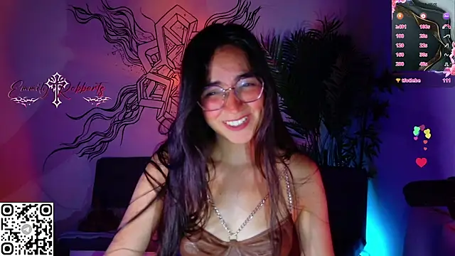 Emmi Roberts online show from May 15, 11:47 pm