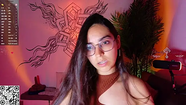 Emmi Roberts online show from April 14, 11:32 pm