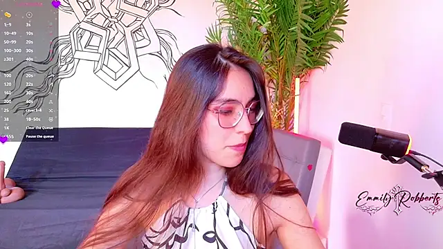 Emmi Roberts online show from March 7, 9:42 pm