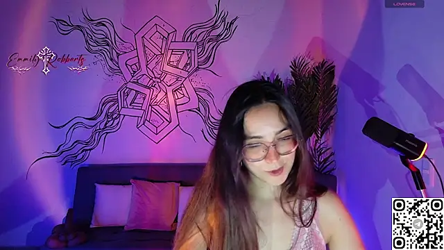 Emmi Roberts online show from June 11, 12:01 am