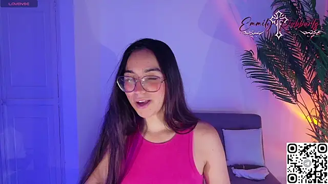 Emmi Roberts online show from July 5, 10:49 pm