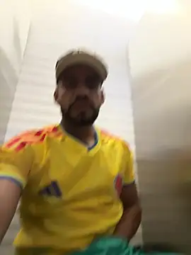 Snapshot of Leon__Hart_ chatting on July 7, 5:49 pm Leon Hart online show from July 7, 5:49 pm