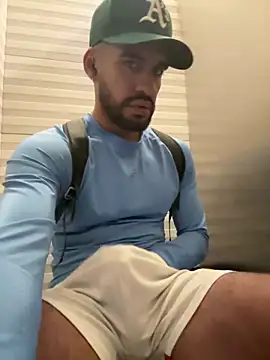 Snapshot of Leon__Hart_ chatting on June 17, 5:12 pm Leon Hart online show from June 17, 5:12 pm
