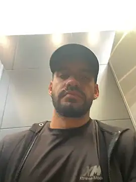 Snapshot of Leon__Hart_ chatting on June 1, 3:44 pm Leon Hart online show from June 1, 3:44 pm