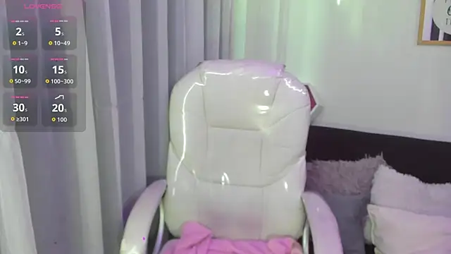 Pretty Johnson  online show from March 3, 1:07 pm