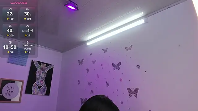 Pretty Johnson  online show from March 19, 11:32 am