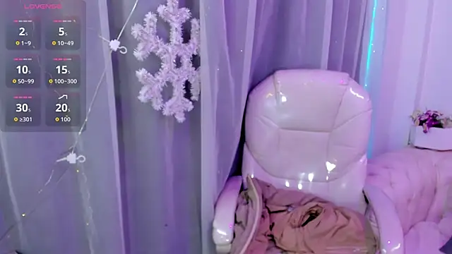 Pretty Johnson  online show from December 15, 11:38 am