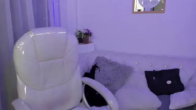 Snapshot of Pretty_Johnson_ chatting on December 4, 11:42 am Pretty Johnson online show from December 4, 11:42 am