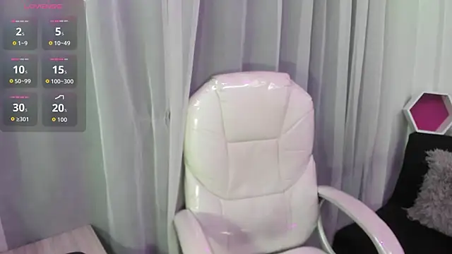 Pretty Johnson  online show from February 28, 11:32 am