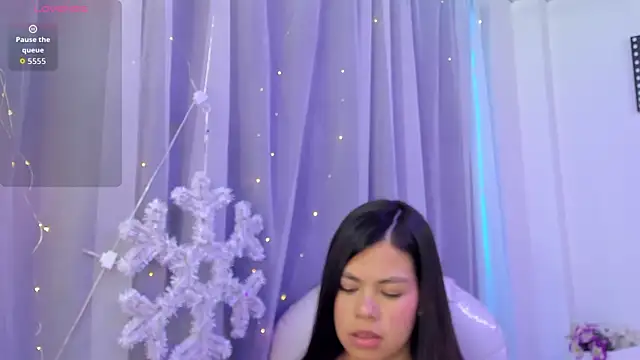 Pretty Johnson  online show from December 22, 11:32 am