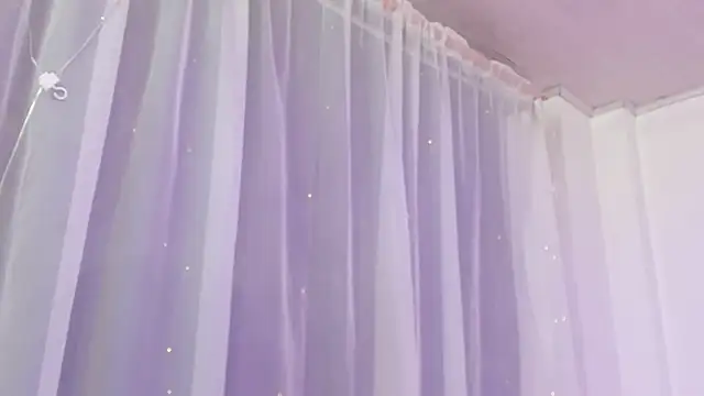 Snapshot of Pretty_Johnson_ chatting on November 18, 11:35 am Pretty Johnson online show from November 18, 11:35 am