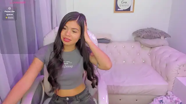 Pretty Johnson  online show from January 19, 11:47 am