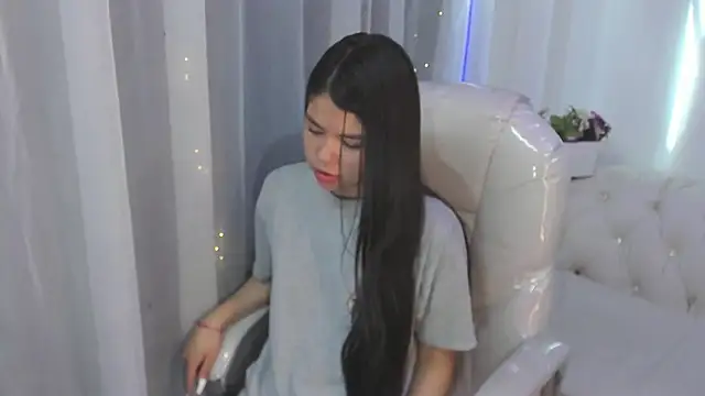 Snapshot of Pretty_Johnson_ chatting on October 19, 1:14 pm Pretty Johnson online show from October 19, 1:14 pm