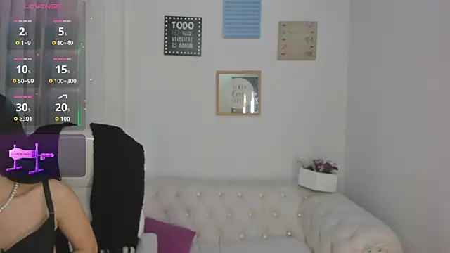 Snapshot of Pretty_Johnson_ chatting on September 9, 12:25 pm Pretty Johnson online show from September 9, 12:25 pm