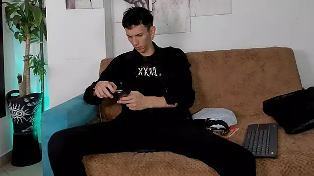 Giotrashy online show from December 17, 12:15 am