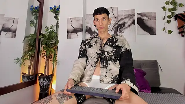 Giotrashy online show from November 14, 8:23 pm