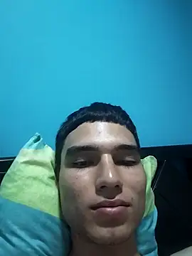 Snapshot of Saul_yei chatting on March 18, 9:01 am Saul yei online show from March 18, 9:01 am