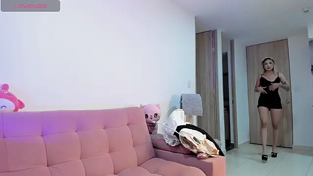 Snapshot of princesssammy2 chatting on February 17, 12:52 am princesssammy2 online show from February 17, 12:52 am