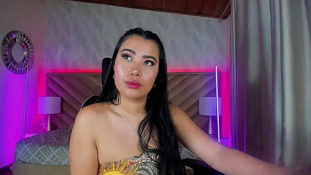 Snapshot of alice_kingsley_ chatting on May 4, 8:33 pm alice kingsley online show from May 4, 8:33 pm