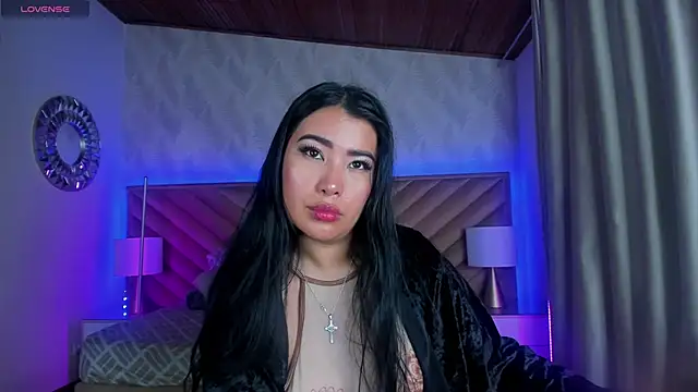Snapshot of alice_kingsley_ chatting on May 14, 8:28 pm alice kingsley online show from May 14, 8:28 pm