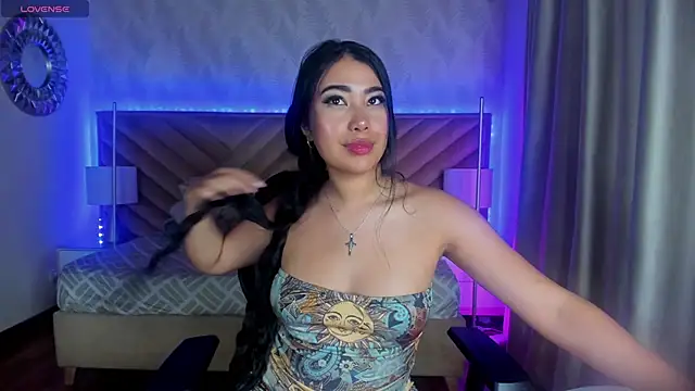 Snapshot of alice_kingsley_ chatting on May 13, 8:38 pm alice kingsley online show from May 13, 8:38 pm