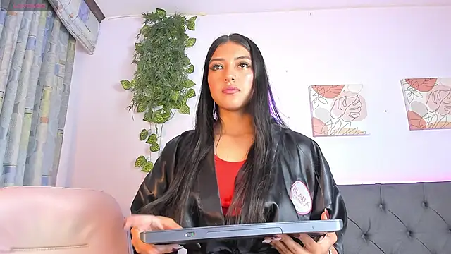 Quiinn bx online show from February 12, 8:30 pm