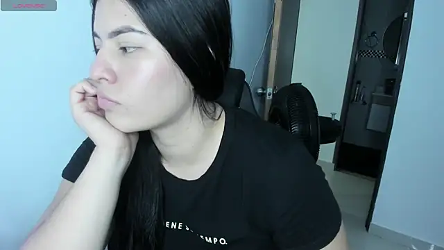 Saanvi21 online show from March 5, 1:57 am