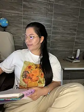 Snapshot of Saanvi21 chatting on September 30, 11:44 pm Saanvi21 online show from September 30, 11:44 pm
