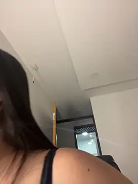 Saanvi21 online show from February 26, 1:49 am