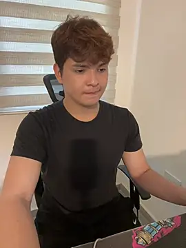 Snapshot of adam_angelssss chatting on July 9, 6:40 pm adam angelssss online show from July 9, 6:40 pm