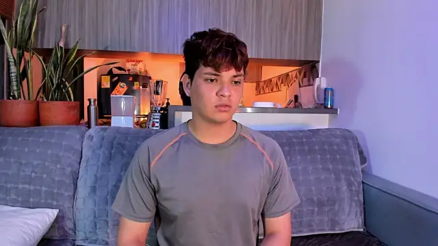 Snapshot of adam_angelssss chatting on June 22, 1:22 am adam angelssss online show from June 22, 1:22 am
