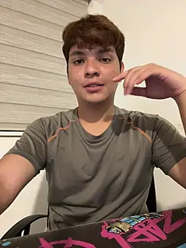 Snapshot of adam_angelssss chatting on July 14, 6:18 am adam angelssss online show from July 14, 6:18 am