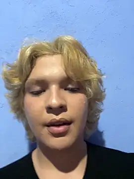 Snapshot of adam_angelssss chatting on October 3, 1:42 am adam angelssss online show from October 3, 1:42 am