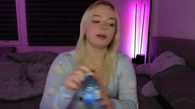 margot robbie7 online show from October 27, 11:05 pm