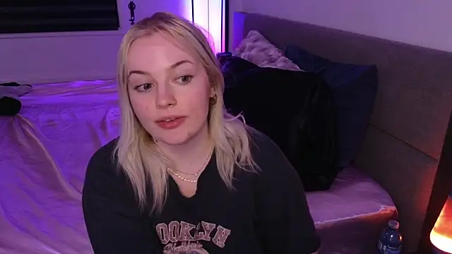 margot robbie7 online show from April 9, 1:29 am