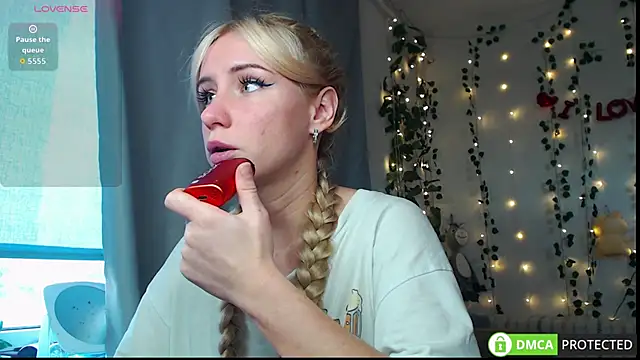 Mia  Kitty online show from October 17, 12:29 pm