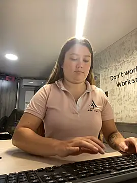 sophikinley online show from March 5, 1:35 am